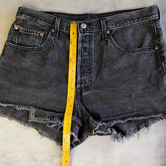 Levi's 501 Distressed Denim Shorts Women's 31 Waist Black Button Fly High Rise - Picture 10 of 13